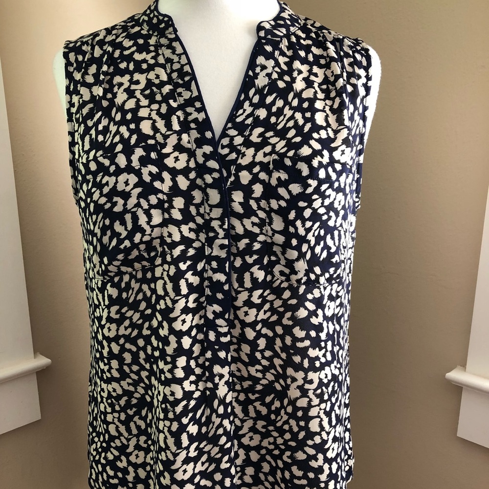 Fate V neck Sleeveless Blouse Navy/tan dots L